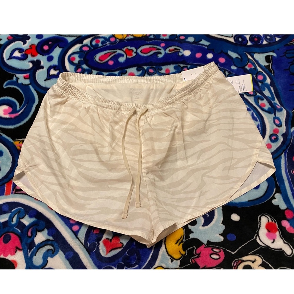Old navy women’s athletic run shorts - Picture 9 of 11